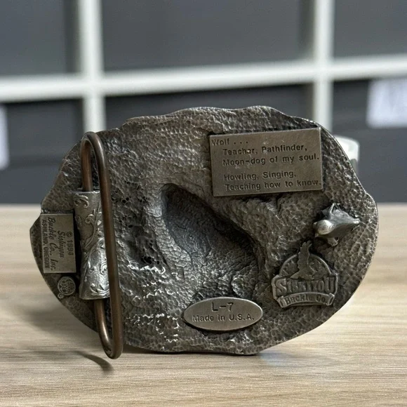 Siskiyou Buckle Co 1994 Pewter Howling Wolf and Feather 3” Belt Buckle - Picture 3 of 7